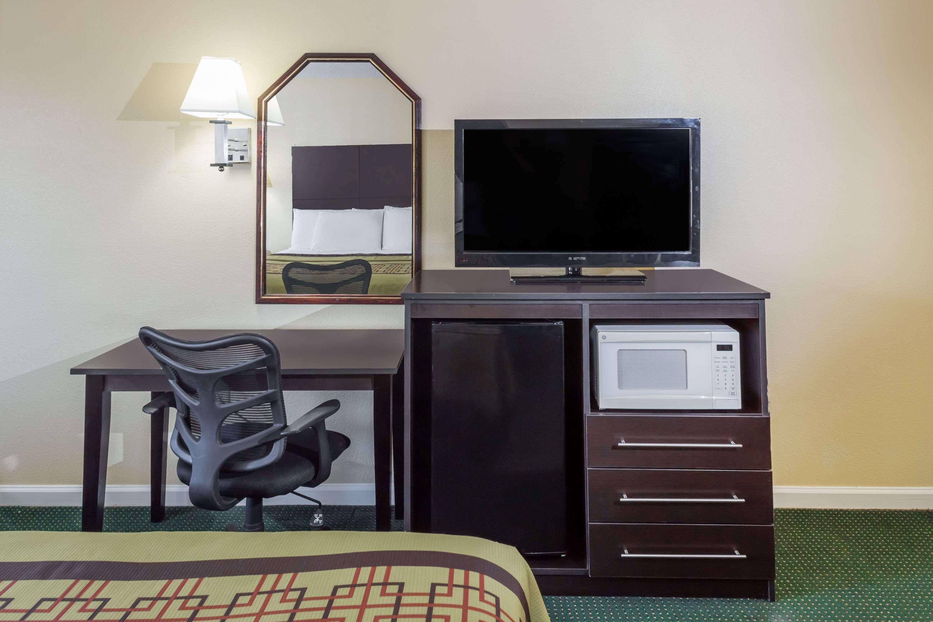 Days Inn By Wyndham Enterprise Exterior photo