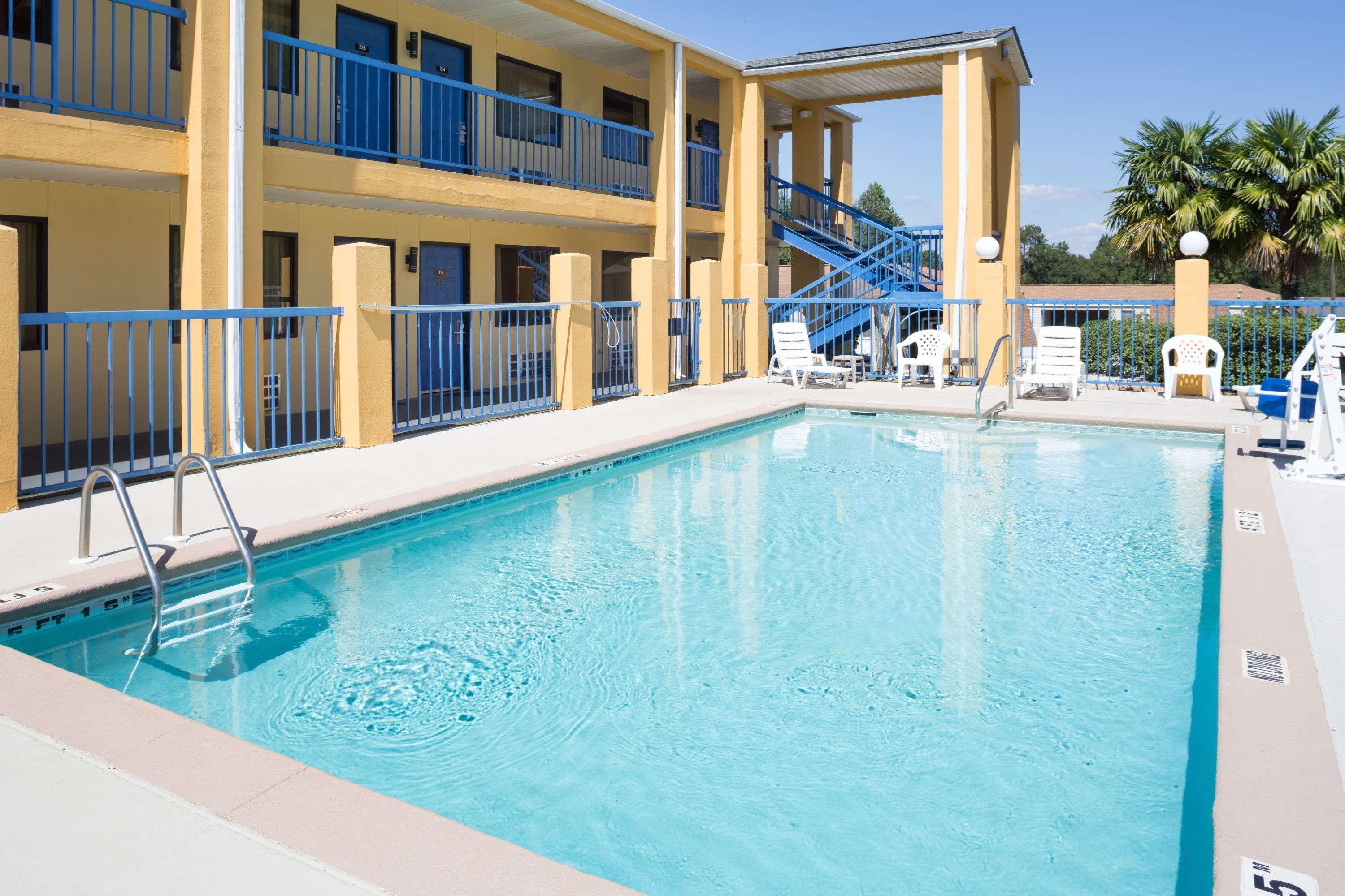 Days Inn By Wyndham Enterprise Exterior photo