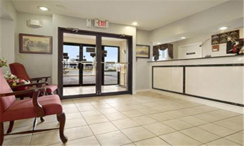 Days Inn By Wyndham Enterprise Interior photo